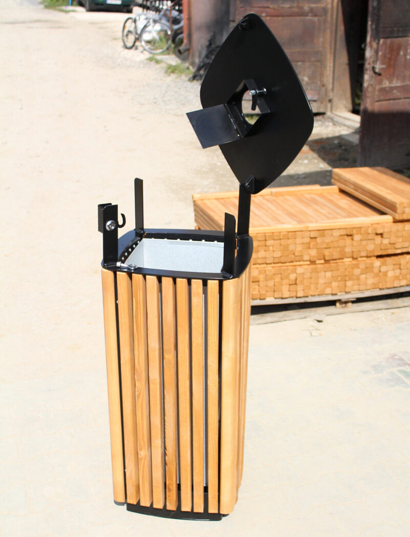 Kosz na śmieci miejski MAR18 - Archipark Kosz na śmieci MAR 18 z otwartym daszkiem