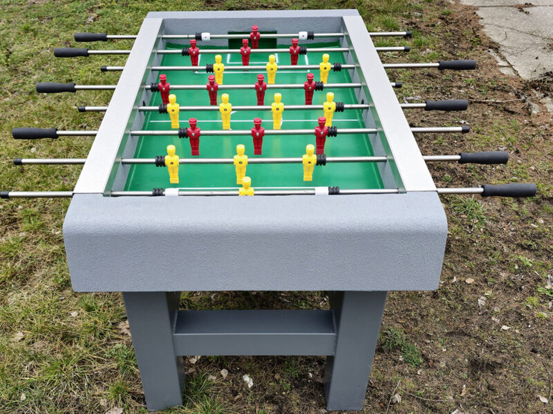 Zewnętrzny stół betonowy do gry w piłkarzyki - Archipark Zewnętrzny stół betonowy do gry w piłkarzyki z nogami stalowymi (2)