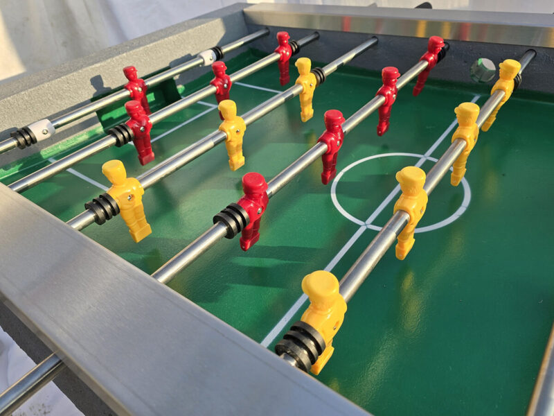 Zewnętrzny stół betonowy do gry w piłkarzyki - Archipark Zewnętrzny stół betonowy do gry w piłkarzyki z nogami stalowymi (3)