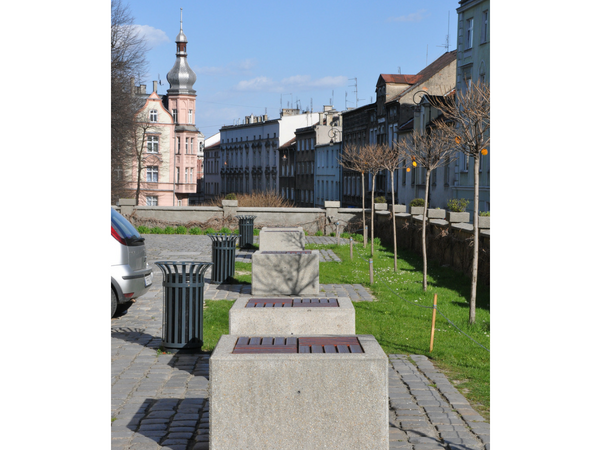 Ławka betonowa 100x100cm WYS 60cm  – KOD 427 | w zabytkowej częsci miasta