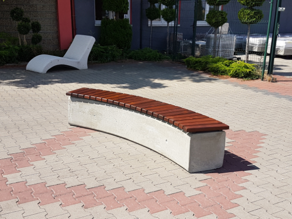 Ławka betonowa łukowa 230cm –  422 | z tłem