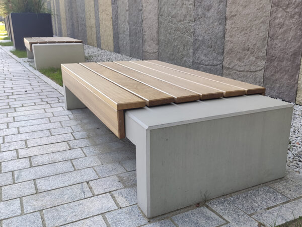 Ławka z betonu architektonicznego bez oparcia id. 700 | zdjęcie z boku ławki