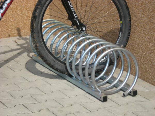 Stojak na rowery SPIRALA MAŁA | pokazane koło w spirali