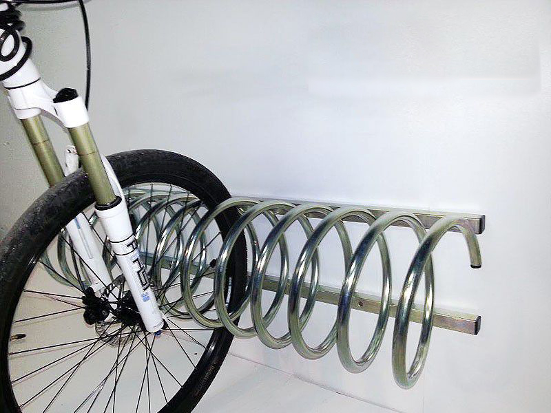 Stojak na rowery SPIRALA MAŁA | zamontowany do ściany