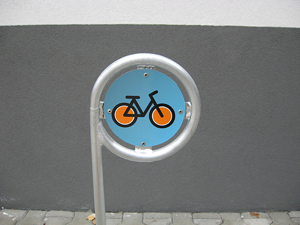 Stojak na rowery SPIRALA MAŁA z tabliczką rowerową | tabliczka parkingowa z rowerem