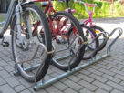 Stojak narowery TOPAS od 2 do 20 miejsc rowerowych | z zaparkowanymi rowerami