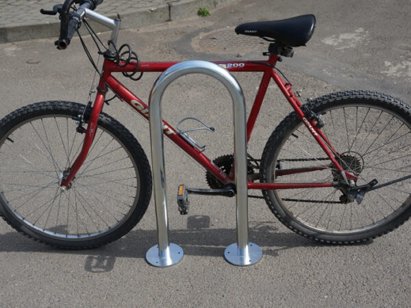 Stojak rowerowy – U ŁUK Mini | z rowerem