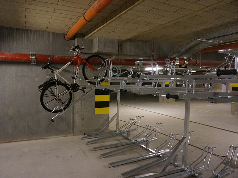 Stojak rowerowy dwupoziomowy, dwupiętrowy DOPPELSTOCK | z łatwym parkowaniem roweru