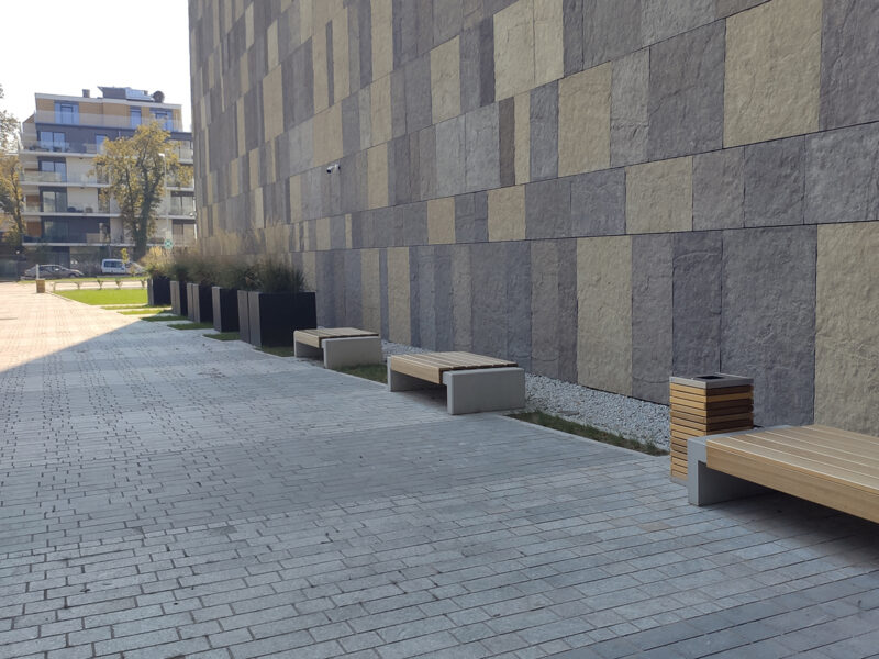 Donica z betonu architektonicznego 100x100x100cm | Archiwum Narodowe w Krakowie