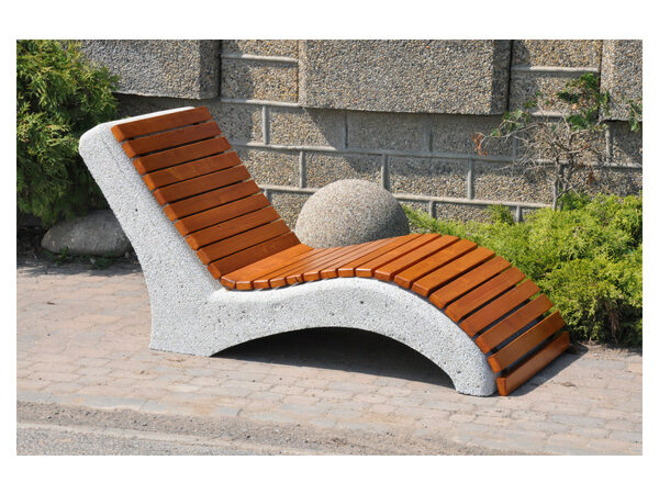 Leżak betonowy zcdrewnianymi listwami – K2 | zdjęcie