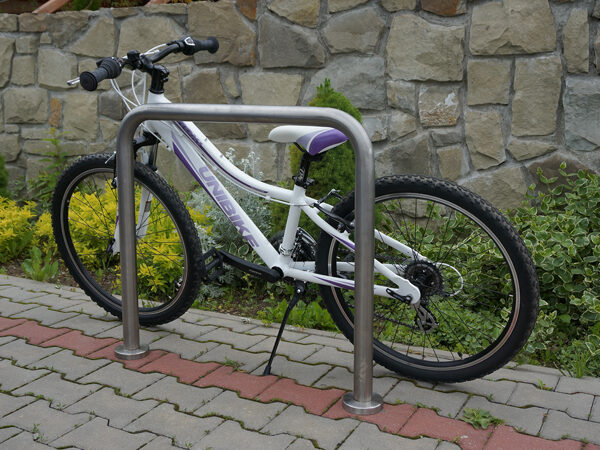 Stojak rowerowy U kształtny MASTER | INOX | Ø48,3 mm | Ø60,3 mm | z rowerem
