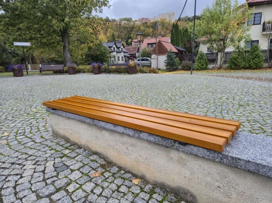 Siedzisko na murku oporowym | 150-180cm - Archipark